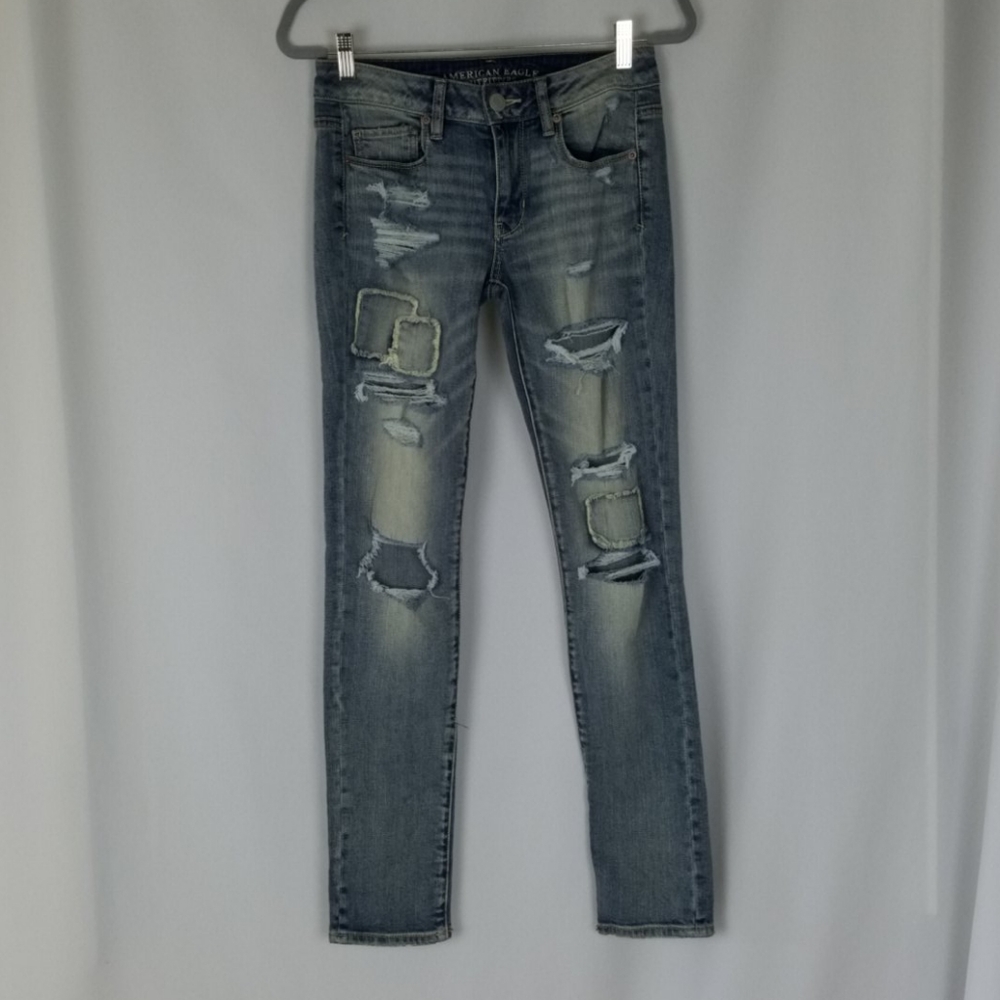 American Eagle women 4 super stretch skinny jeans distressed patches‎ grungecore